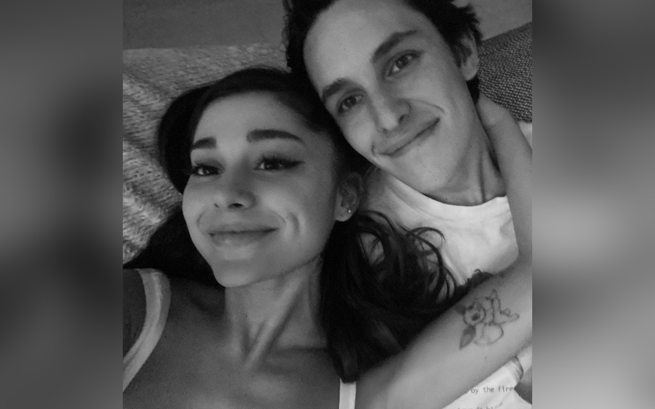 Ariana Grande Shows Off New Ring as She's Engaged to Dalton Gomez