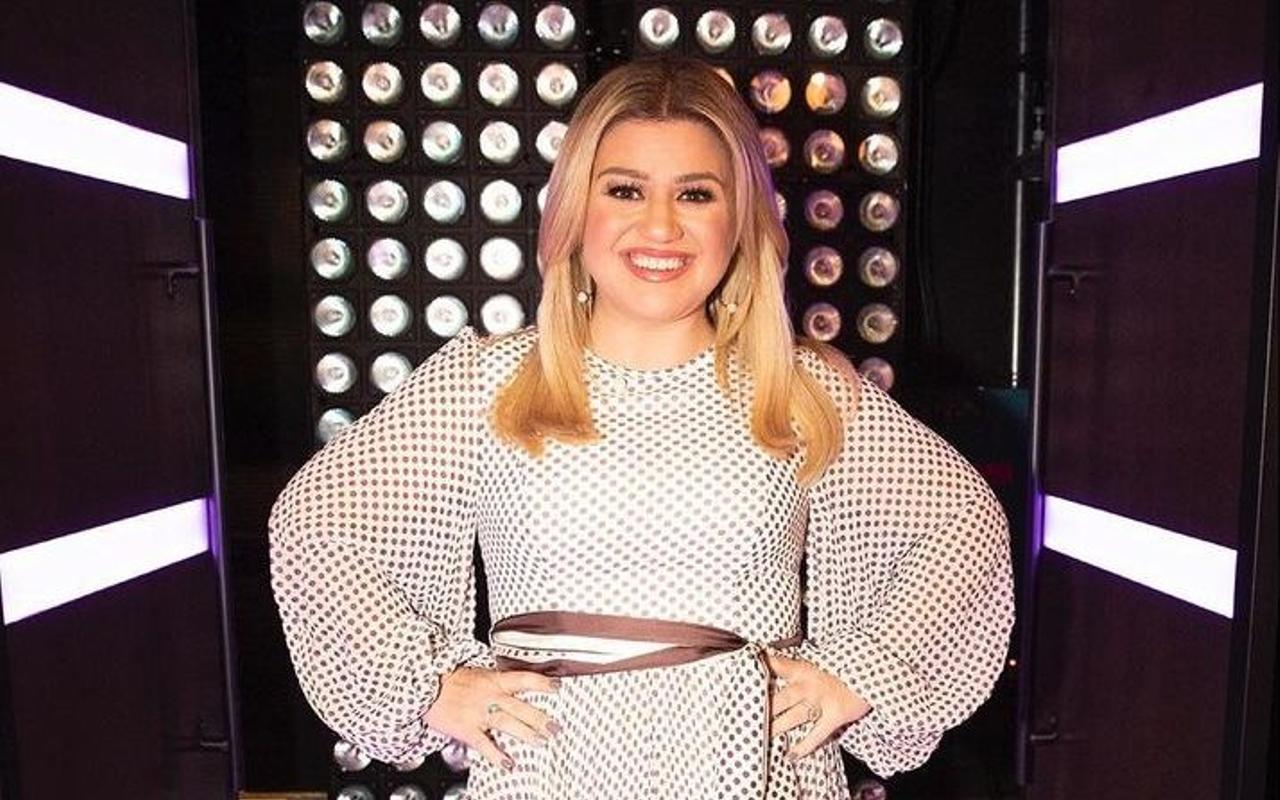 Kelly Clarkson Quits Snowboarding Because of Her Legs