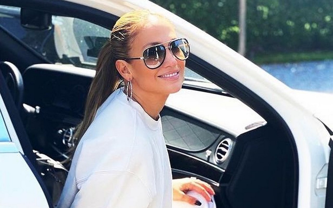 Jennifer Lopez Reacts to Botox Accusation