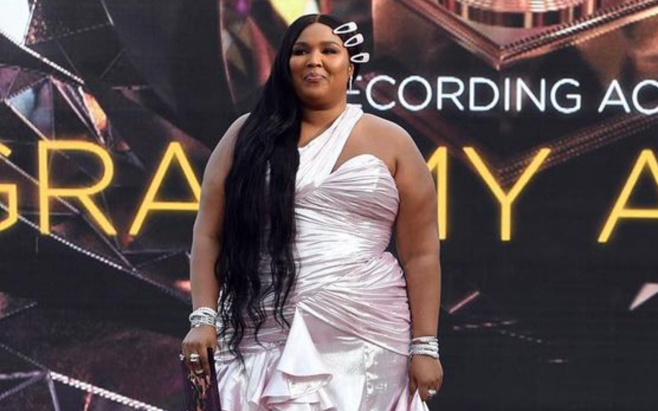 Lizzo Apologizes for Accidentally Cursing at the 2021 Grammy Awards