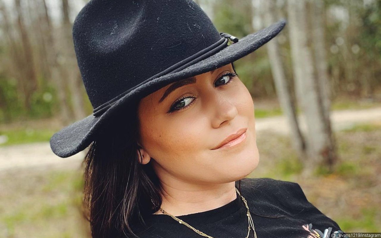 Jenelle Evans Self-Diagnoses Herself as She Experiences Painful and 'Weird Symptoms' on Her Spine