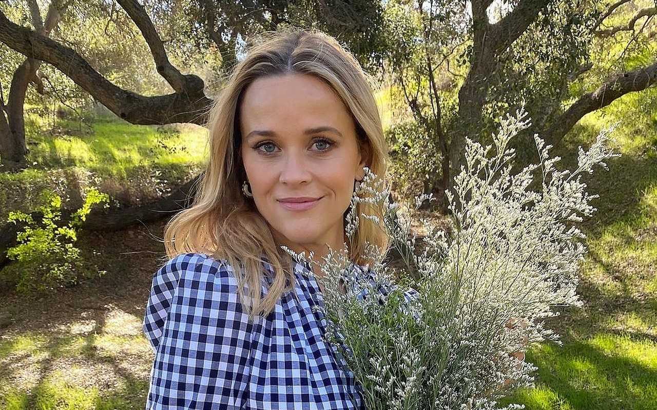 Reese Witherspoon to Create Content Aimed at Educating Fans About Beauty Products