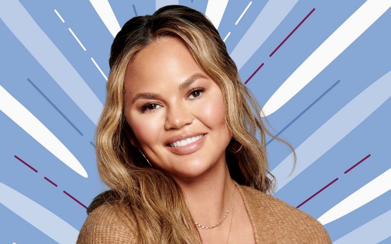 Chrissy Teigen Recalls Receiving Flowers From Strangers After Being Candid About Pregnancy Loss