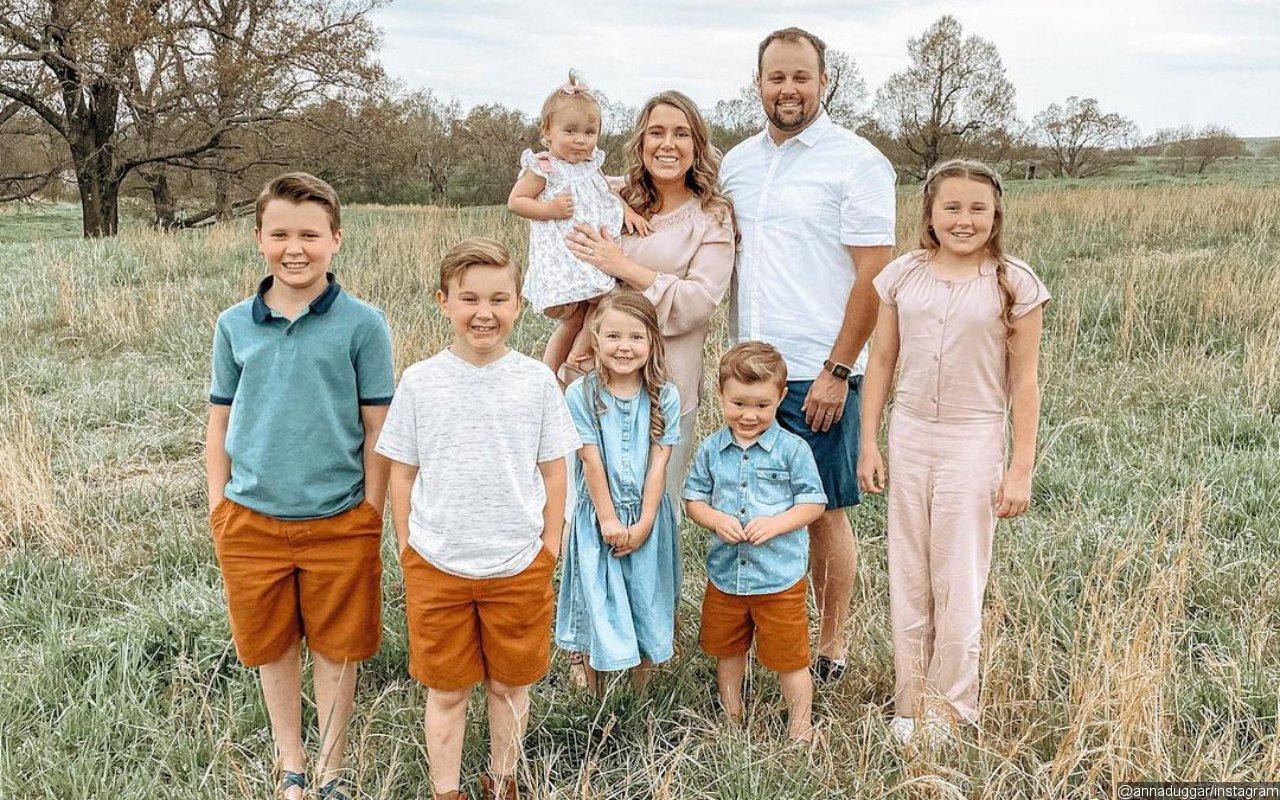 Anna Duggar Defended by Fans After Critic Asked How She and Husband Josh Can Afford 7 Kids