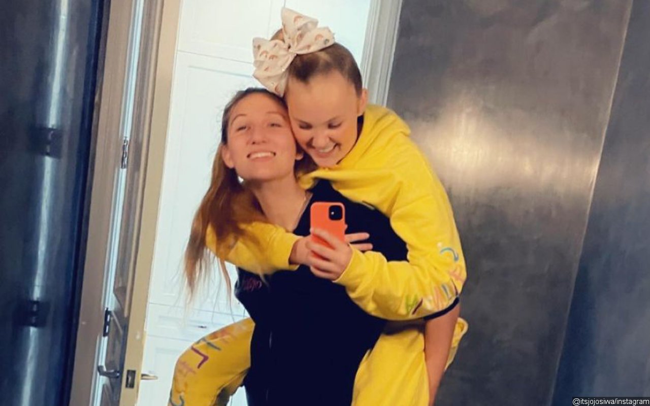 JoJo Siwa Posts Tearful Selfie After Starting 'Long Distance' Relationship With Girlfriend Kylie