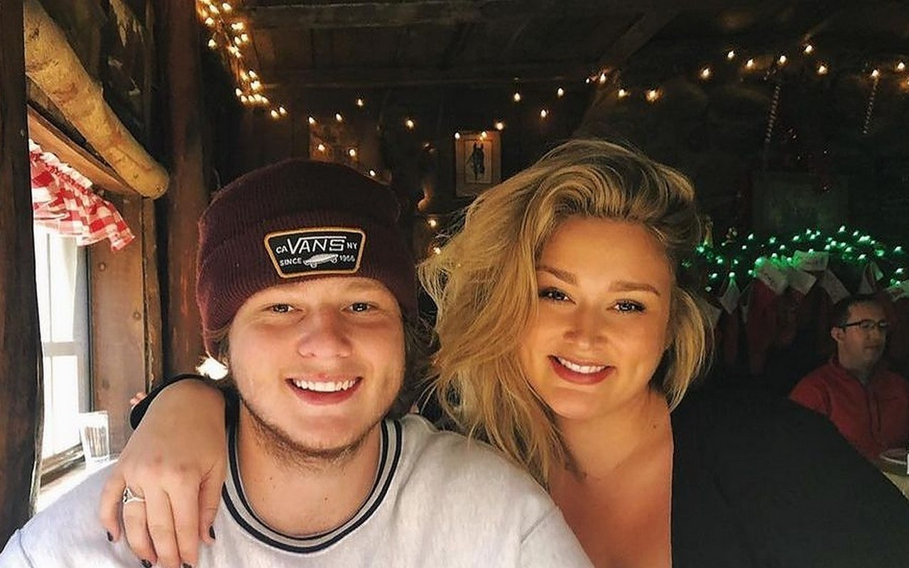 Hunter McGrady Feels Like She'll Never Breathe Again as Brother Dies at 23
