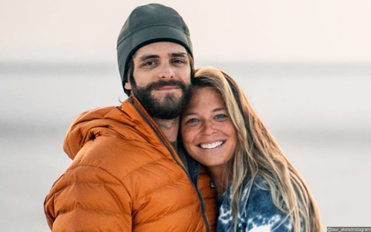Thomas Rhett Calls Wife 'Trooper' for Pushing Through Rough Pregnancies Without Complaint