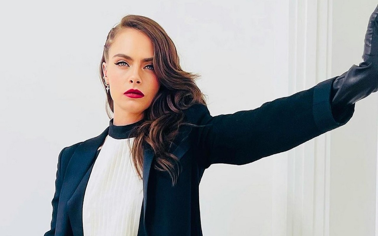 Cara Delevingne on Plastic Surgery: Young People Need to Know That Some Beauties Are Not Natural