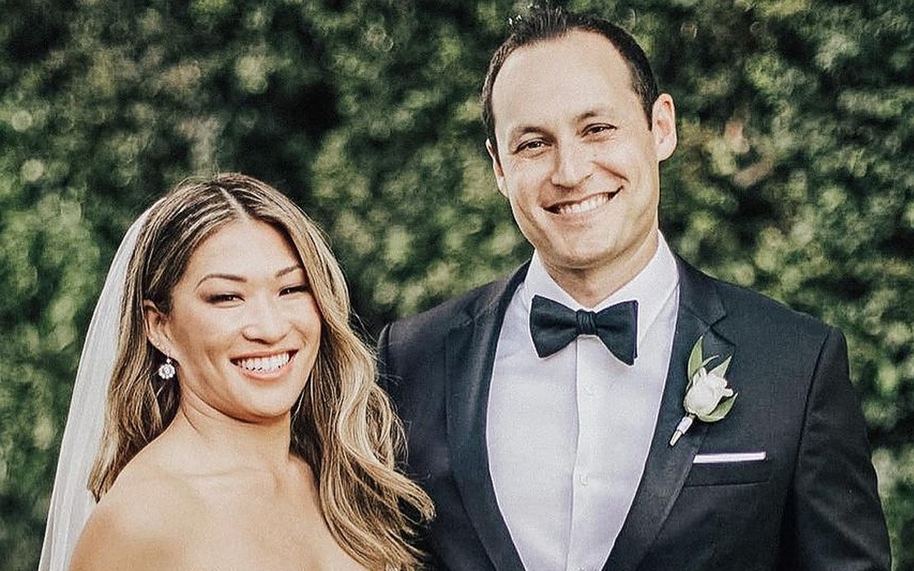 'Glee' Star Jenna Ushkowitz and New Husband Show Big Smiles in First Wedding Picture