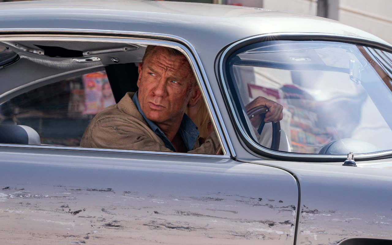 Daniel Craig Feels Too Old to Keep Playing James Bond Due to Demanding Stunts