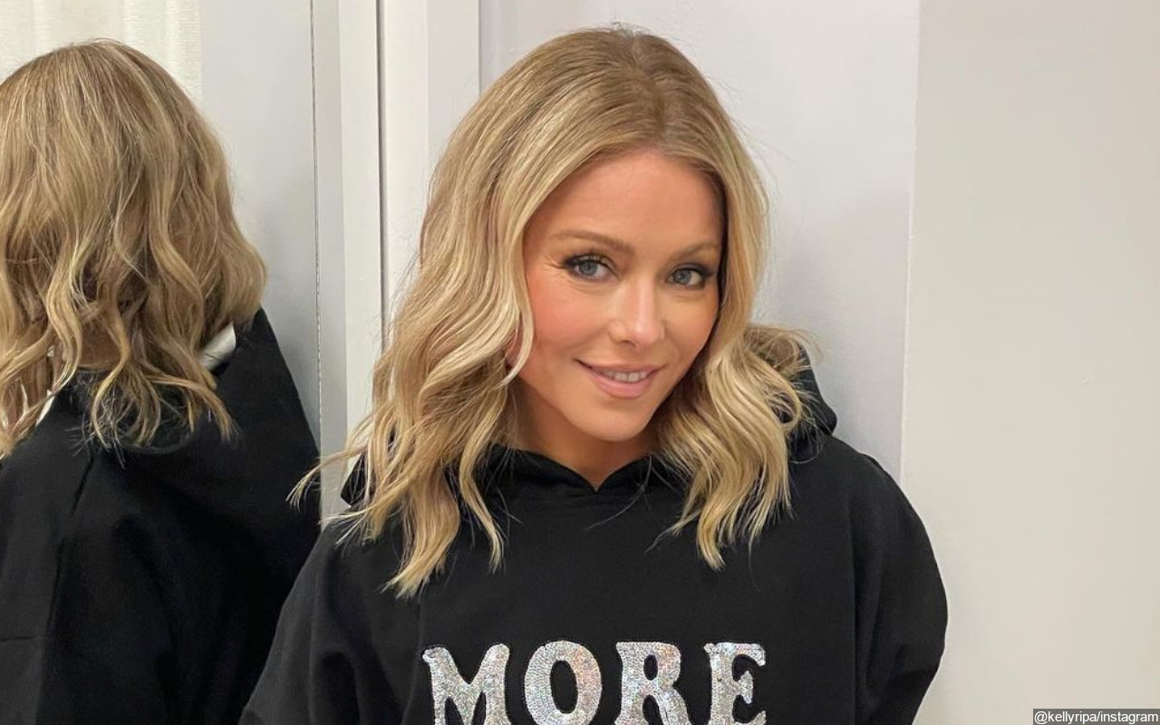 Kelly Ripa Sets the Record Straight on Claims She Uses Filter for Makeup-Free Photo