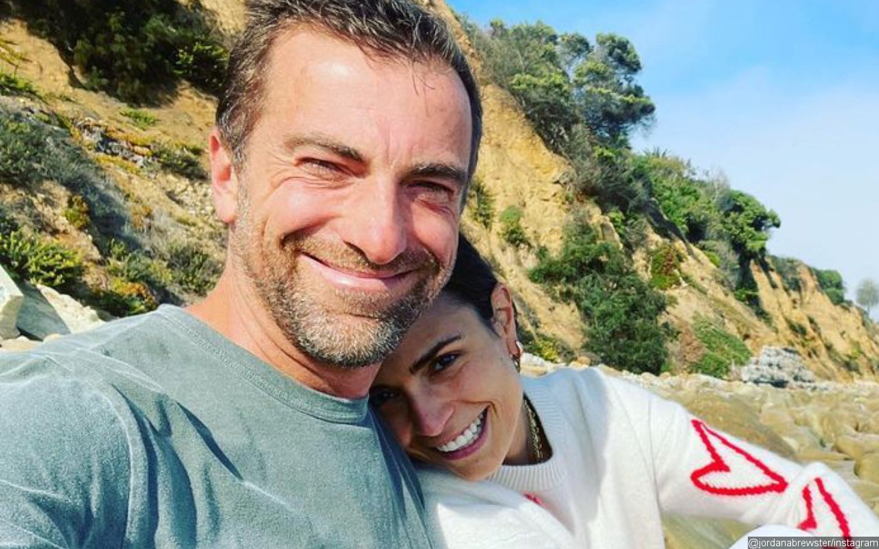 Jordana Brewster Gives a Peek at Diamond Ring in Engagement Announcement