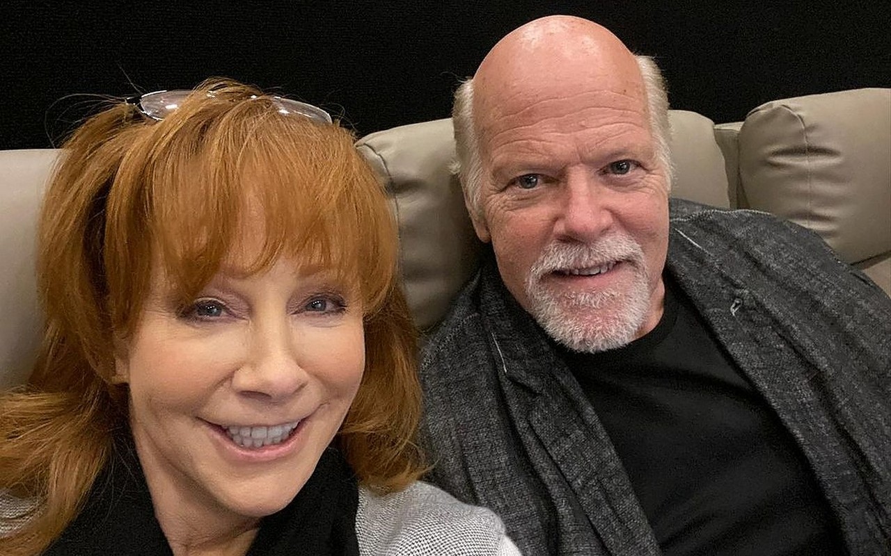 Reba McEntire Rescued From Crumbling Building While Touring Old Site With Boyfriend