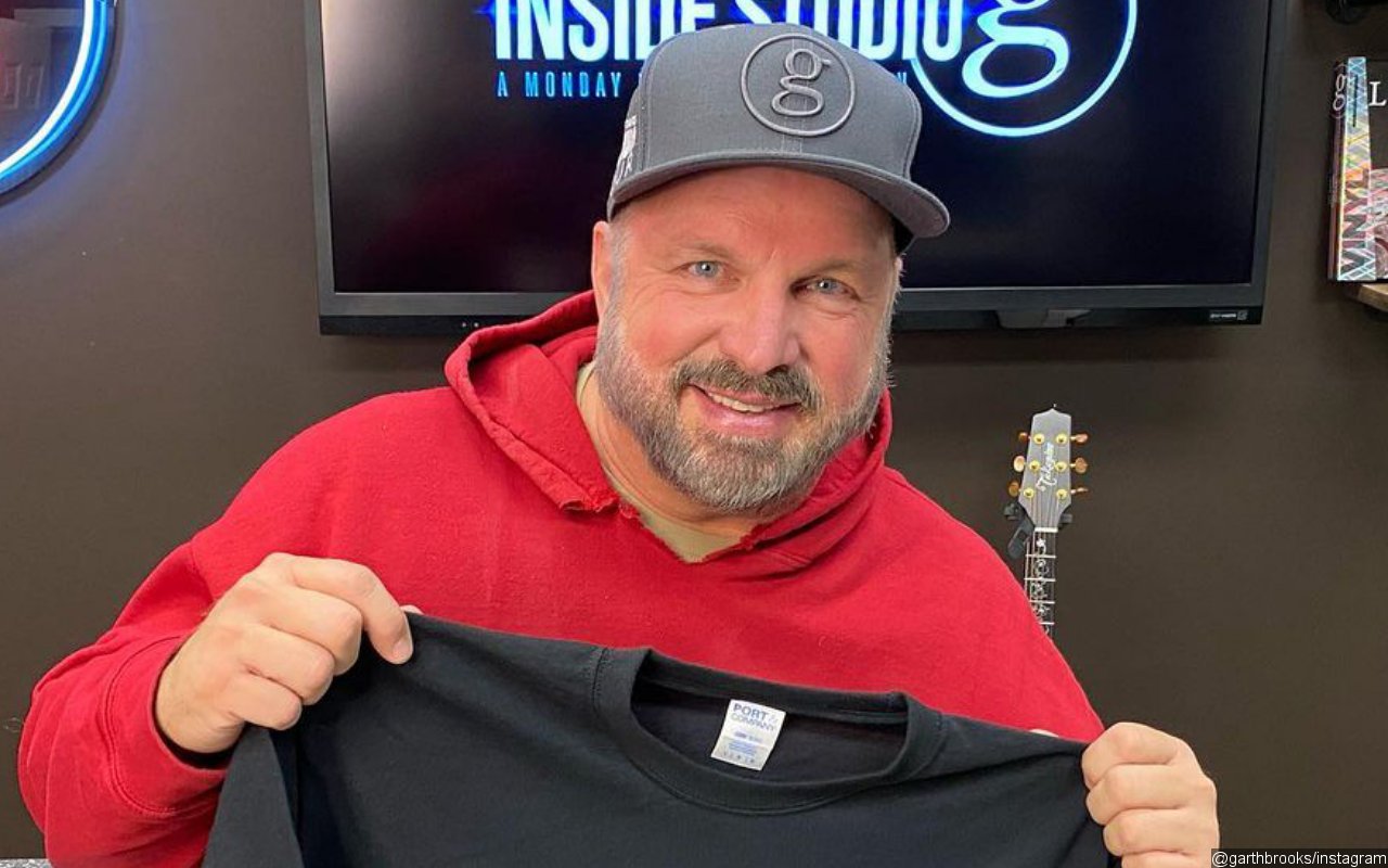 Garth Brooks Trades Stadium Concerts With Dive Bar Shows Amid COVID Crisis