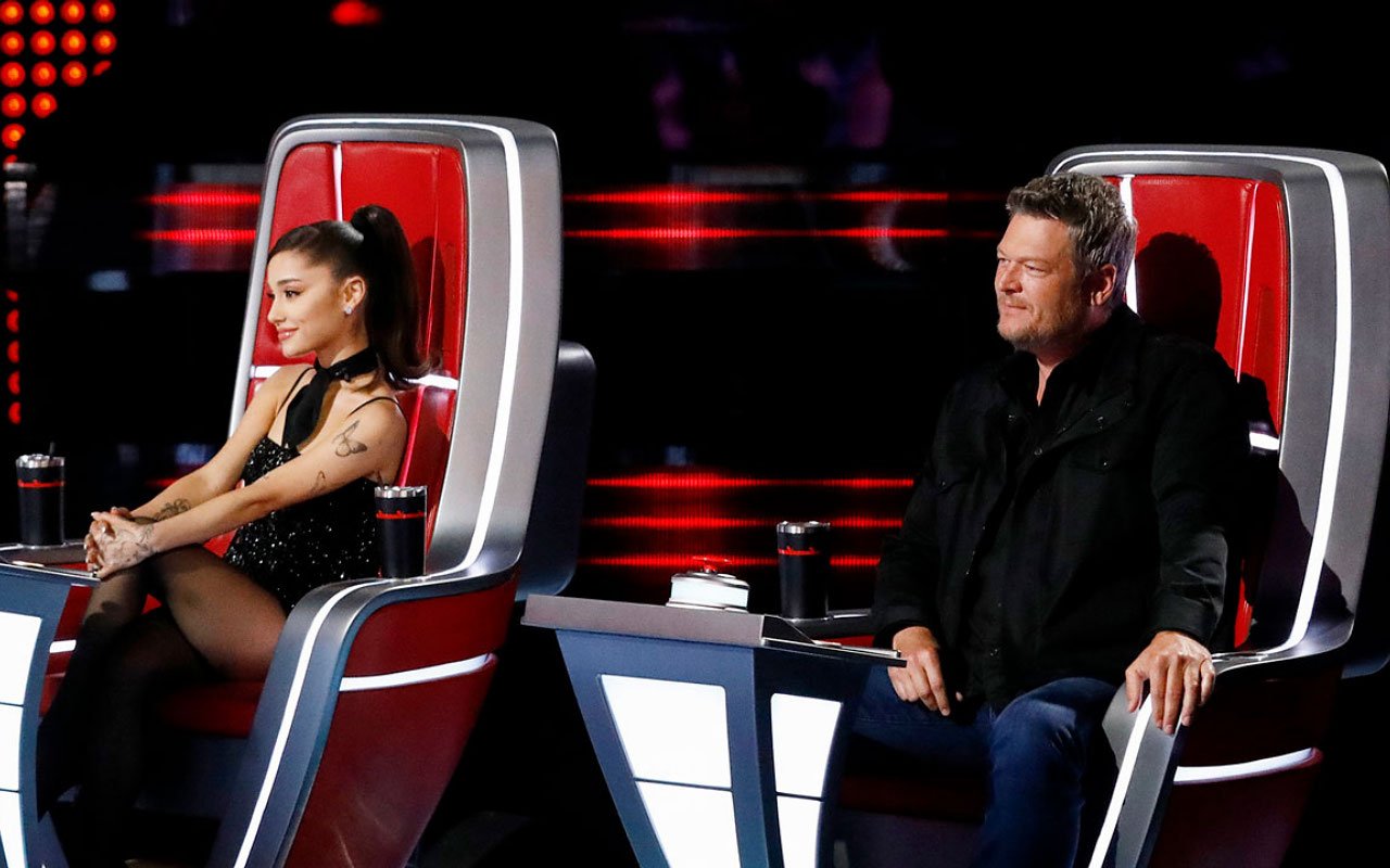 Blake Shelton Hilariously Confronts Ariana Grande Over Rumors She'll Replace Him on 'The Voice'