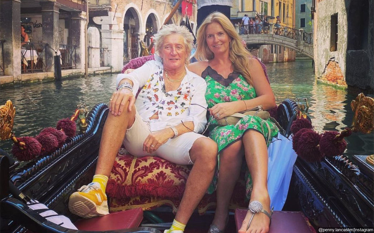 Rod Stewart's Wife Trades Antidepressants for Specialist to Cope With Menopause Anxiety