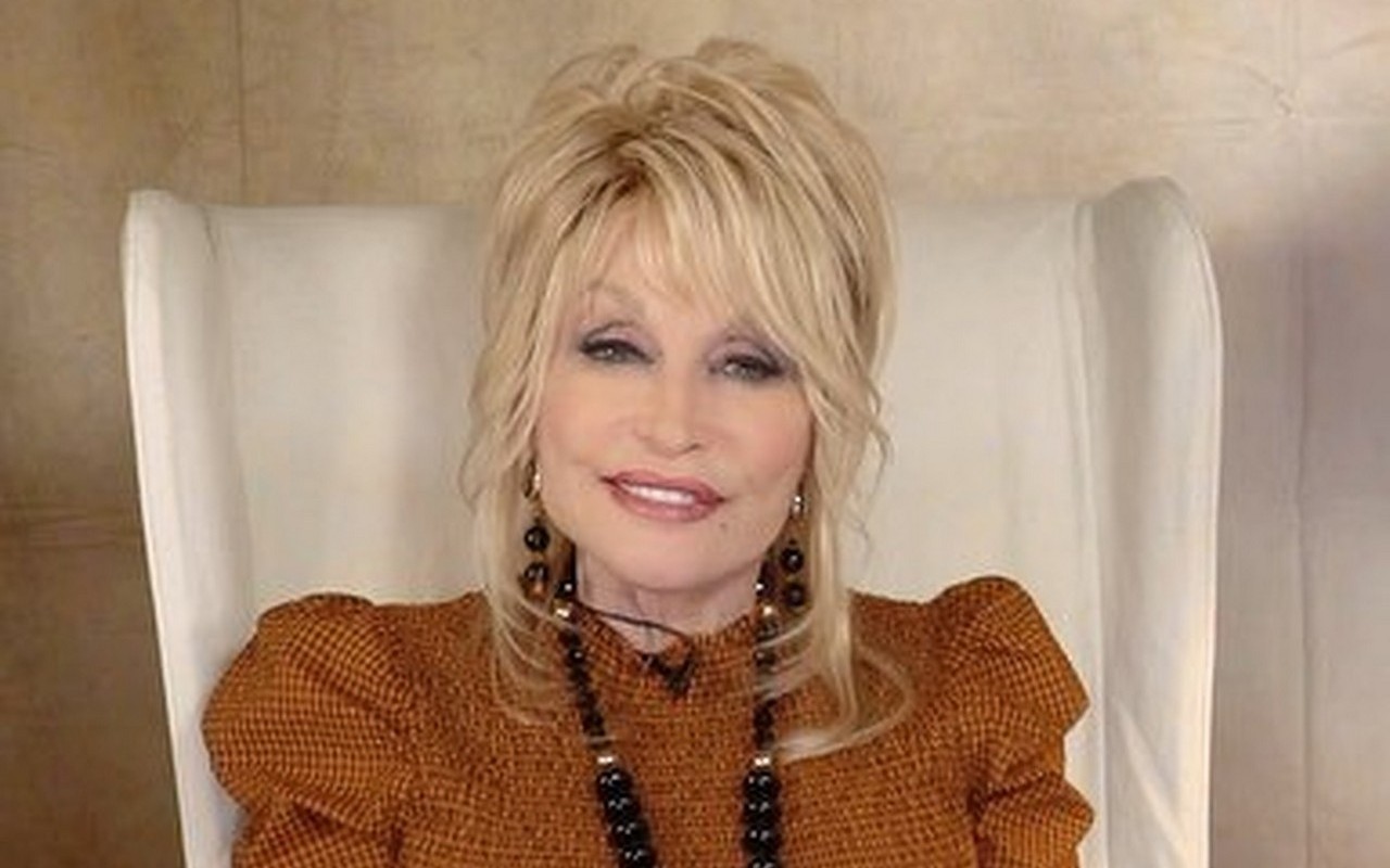 Dolly Parton Tapped for Final Season of 'Grace and Frankie'