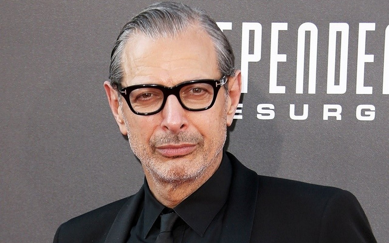 Jeff Goldblum 'Tickled' as He's Skeptical of TV Witch Who Contacted His Late Parents