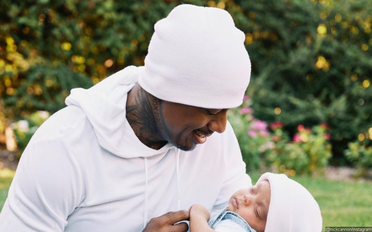 Nick Cannon and His Kids Pose for Christmas Pics After Baby Zen's Death