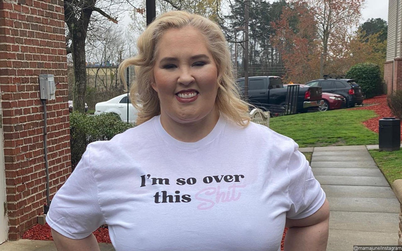 Mama June Flaunts PDA With Much Younger New Boyfriend After Geno Doak Split