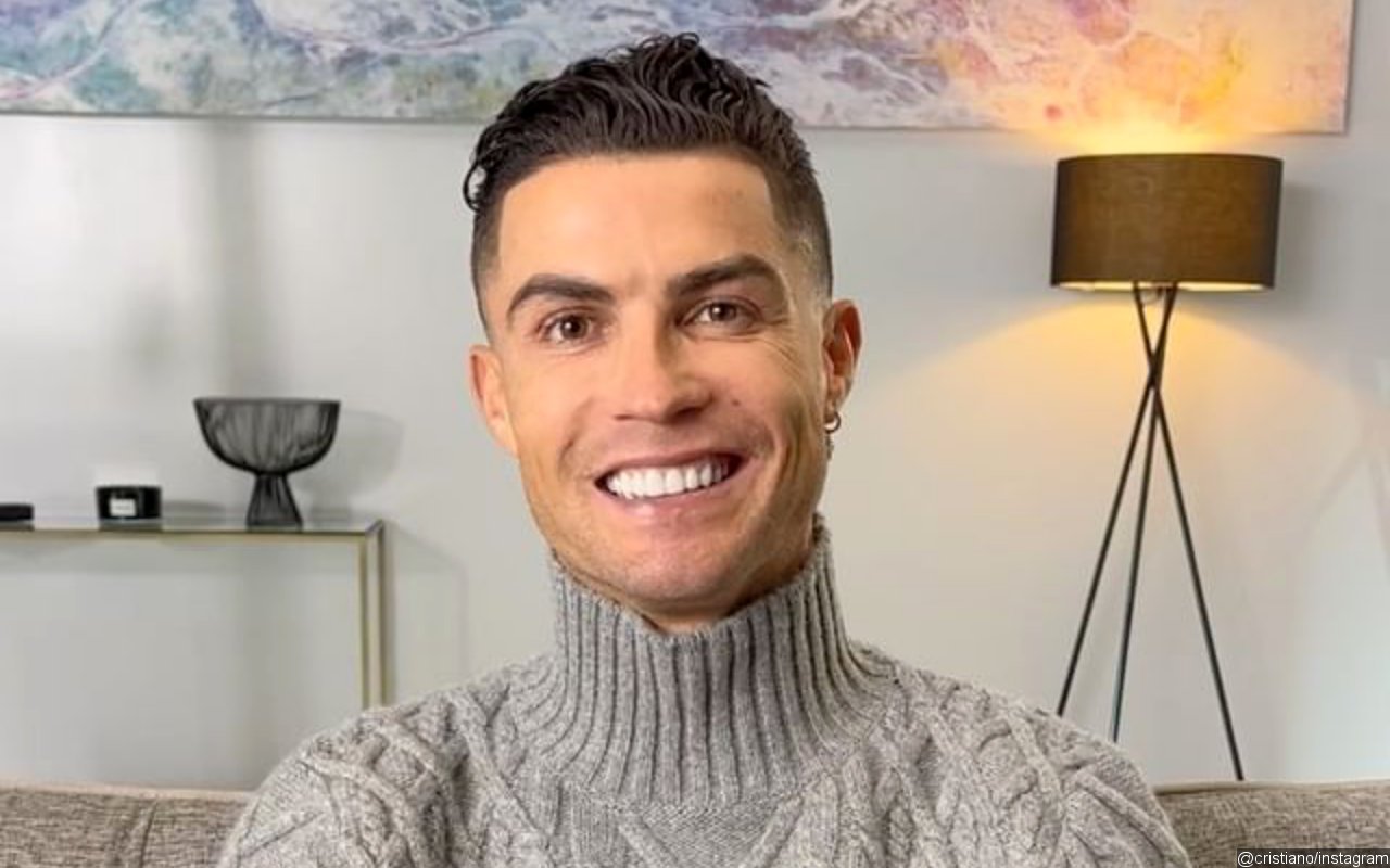 Cristiano Ronaldo Sets Internet Ablaze as He Showers on IG Live