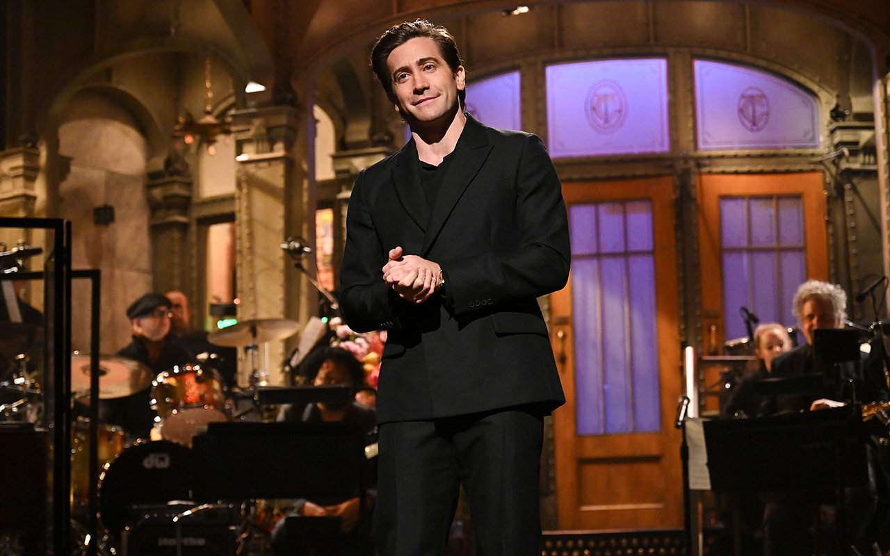 Jake Gyllenhaal Channels His Inner Celine Dion During 'SNL' Return 