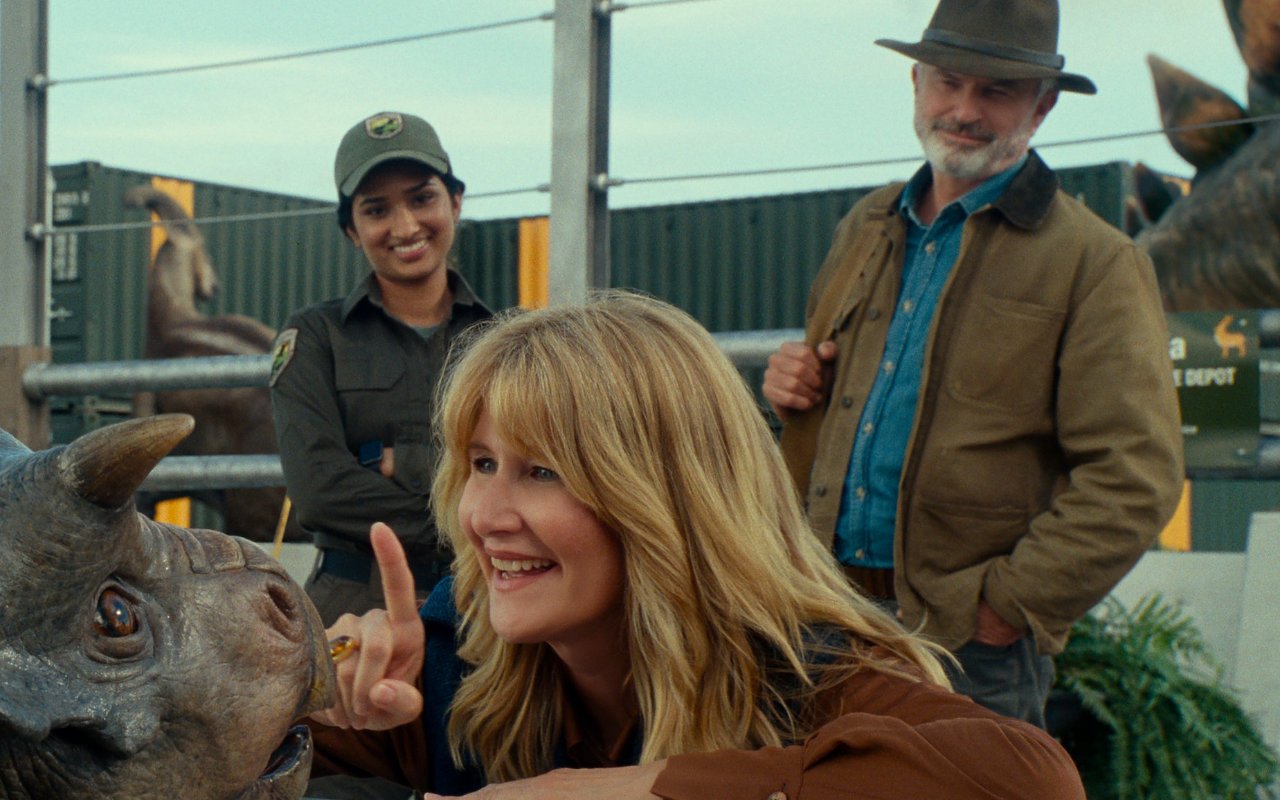 Laura Dern Defends Age Gap Between Her and Sam Neill in 'Jurassic Park'