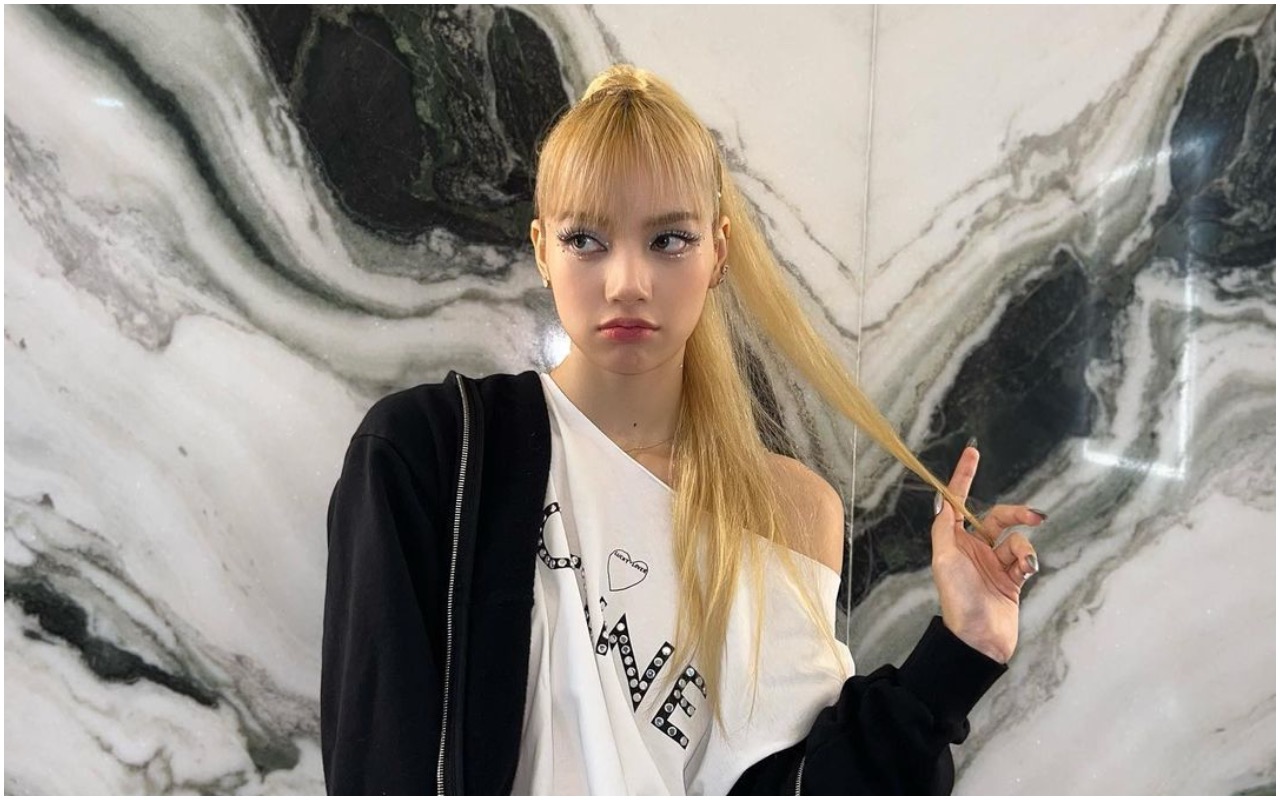 BLACKPINK's Star Lisa Recalls Crying Because She 'Couldn't Sing'