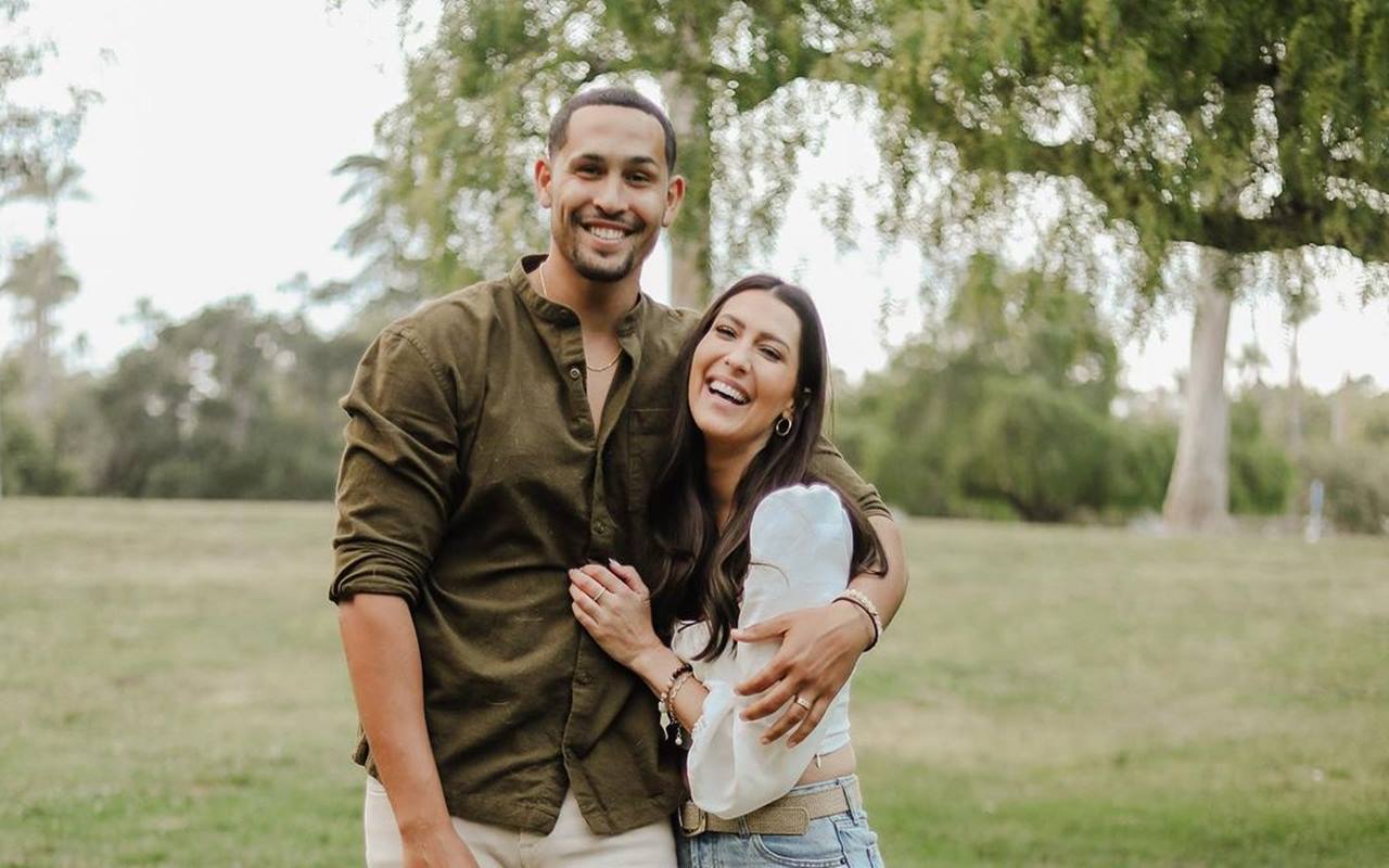 Becca Kufrin Gushes About Being the 'Happiest' Girl in the World After Proposing to BF Thomas Jacobs