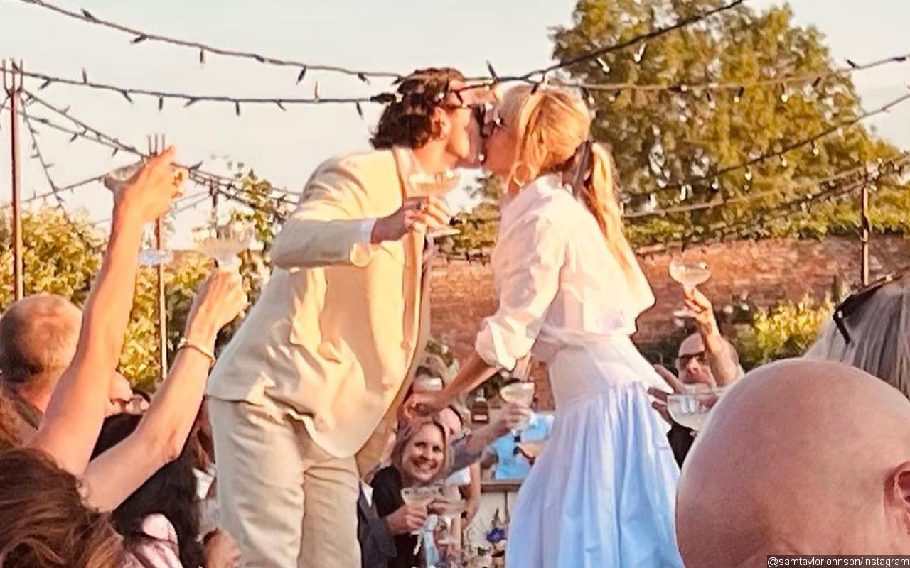 Aaron Taylor-Johnson and Wife Passionately Kiss After Renewing Vows to Mark 10th Wedding Anniversary