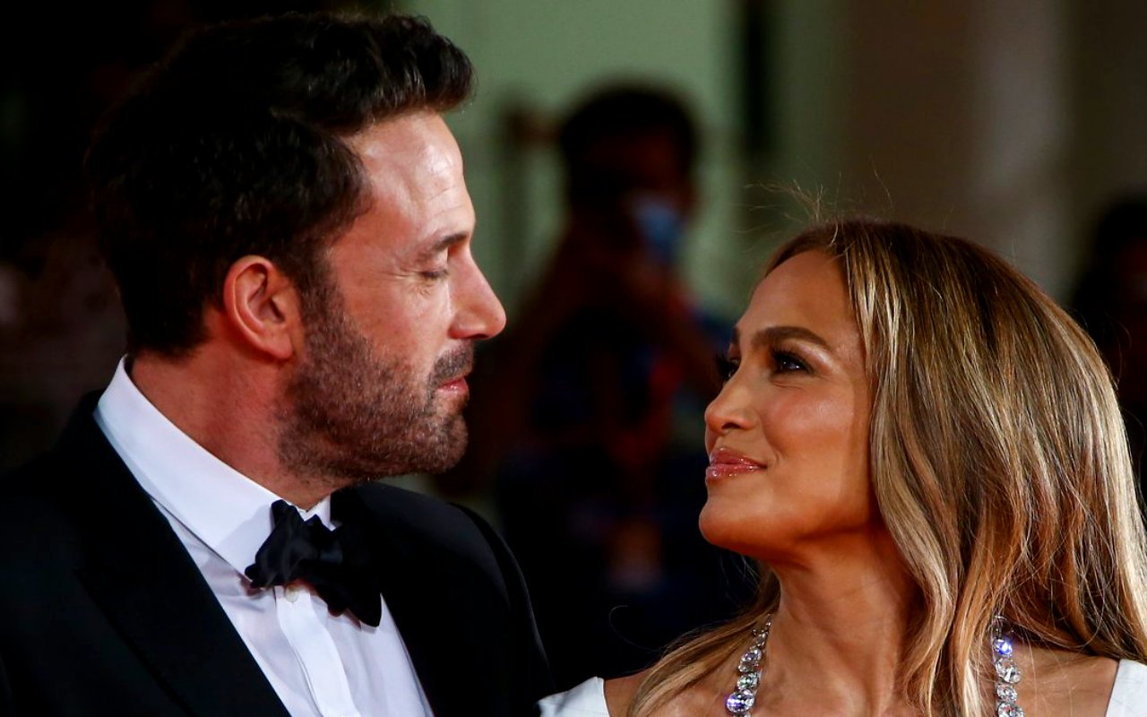 Jennifer Lopez Ties the Knot With Ben Affleck in Las Vegas, Unleashes Wedding Pics