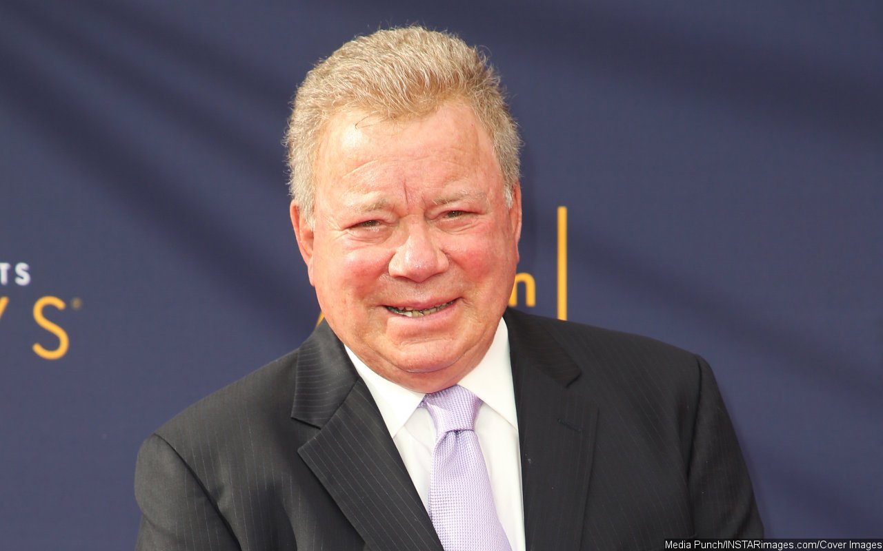 William Shatner Thanks B and T Fruit Stand Owner for Returning His Lost Wallet