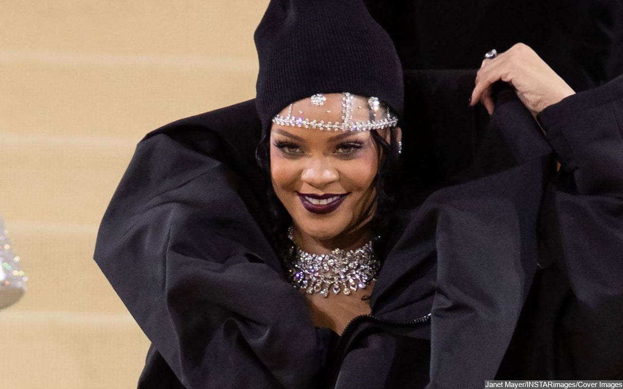 Rihanna Flashes Her Stomach 3 Months After Giving Birth