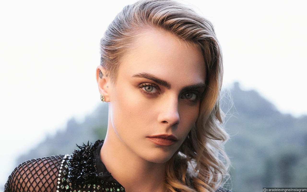 Cara Delevingne's Friends Concerned as She Spent Few Days Partying in Desert Without Eating