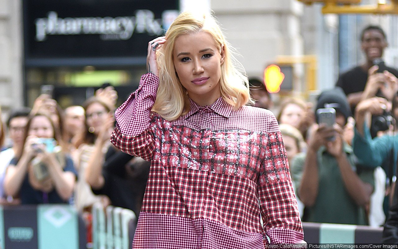 Iggy Azalea Claps Back at Raiders Reporter for Criticizing Her Halftime Performance