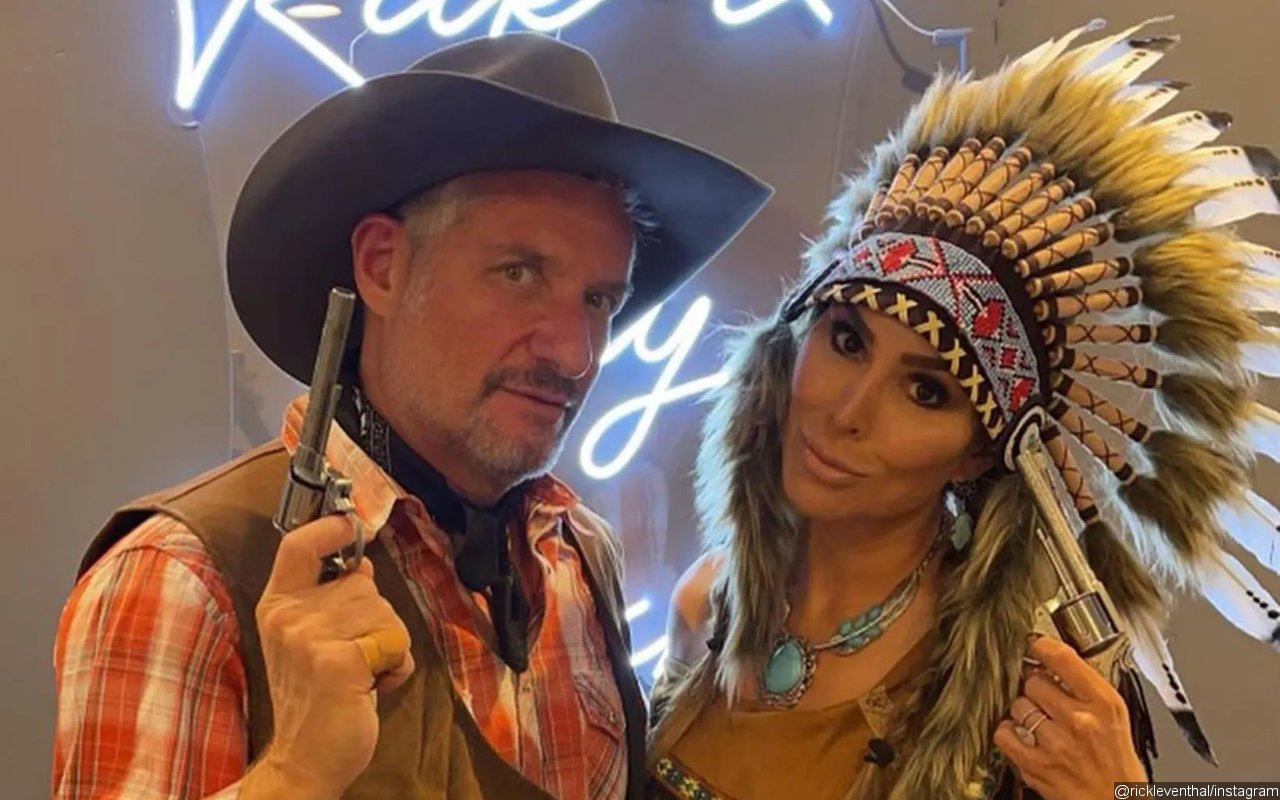 Kelly Dodd and Rick Leventhal as Native American and Alec Baldwin