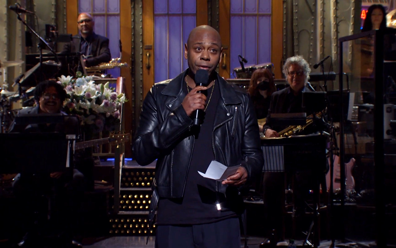 'SNL': Dave Chappelle Discusses Kanye West and Kyrie Irving's Anti-Semitic Scandals During Monologue