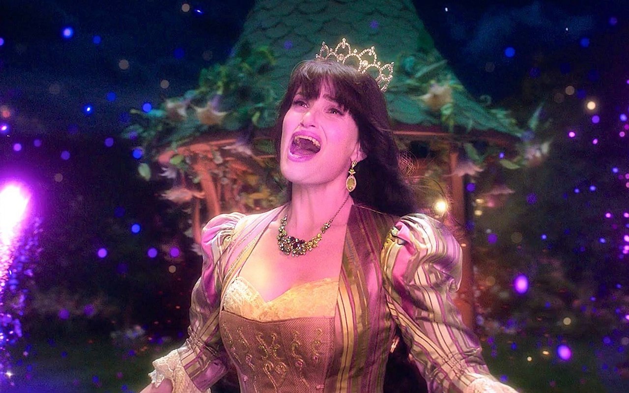 Idina Menzel Unsure About Her New York Accent in 'Disenchanted' 
