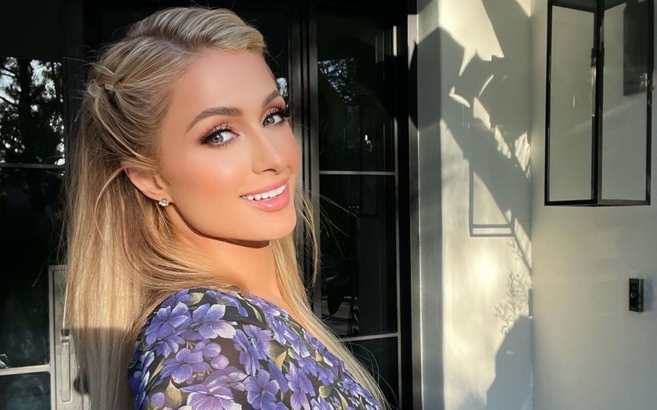 Paris Hilton Adopting New Cat After Her Dog Is Missing