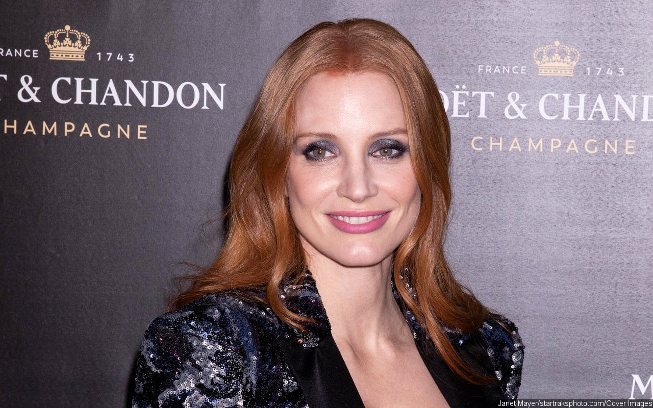 Jessica Chastain Celebrates Not Catching COVID at Golden Globes, Thanks to Diamond-Encrusted Mask
