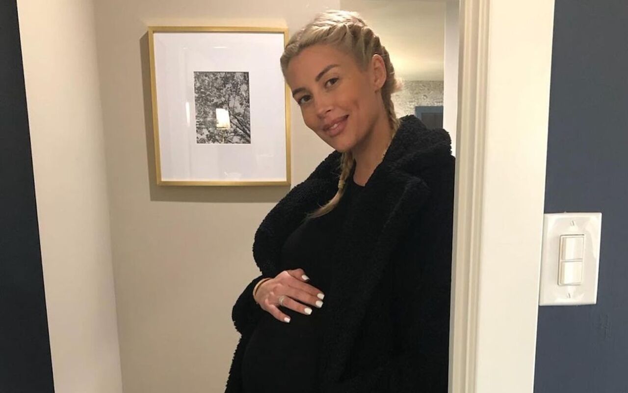 Pregnant Heather Rae El Moussa Turns to Acupuncture to Induce Labor