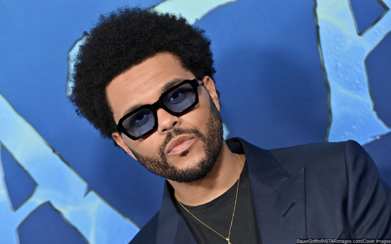 'Racist' Rolling Stone Writer Slammed for Replying to The Weeknd's Criticism With Monkey Meme