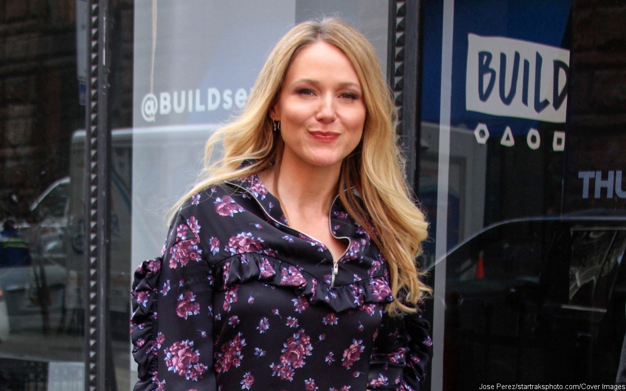 Jewel Learns Her Reality 'Was a Fiction' After Her Mom Embezzled Over $100M From Her