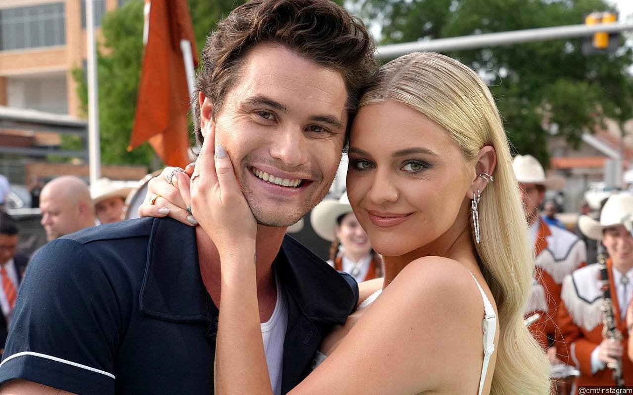 Kelsea Ballerini Brags About Her 'Hot Date' While Making Red Carpet Debut With Chase Stokes