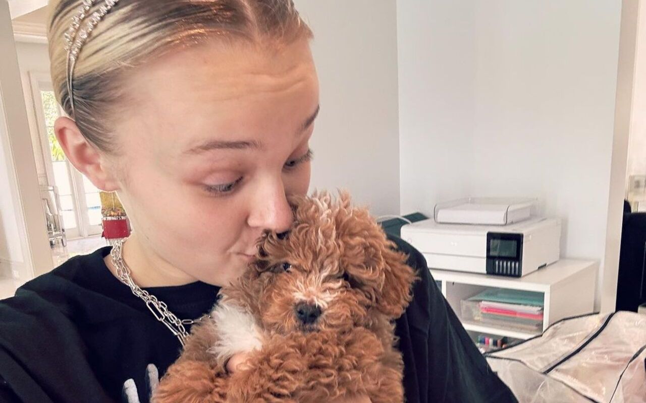 JoJo Siwa Pays Tribute to Her Puppy After It's Killed by Coyote 