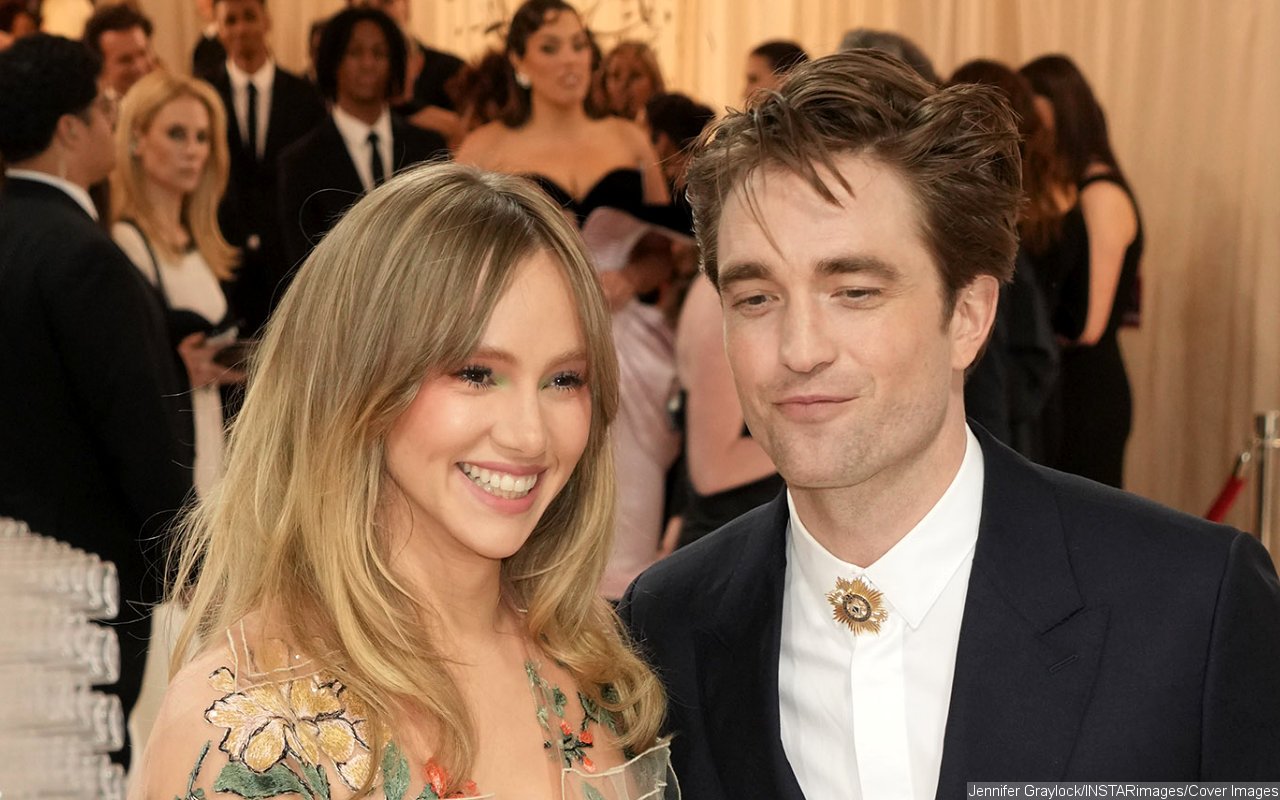 Robert Pattinson 'Happy' for His Girlfriend Suki Waterhouse's 'Success'