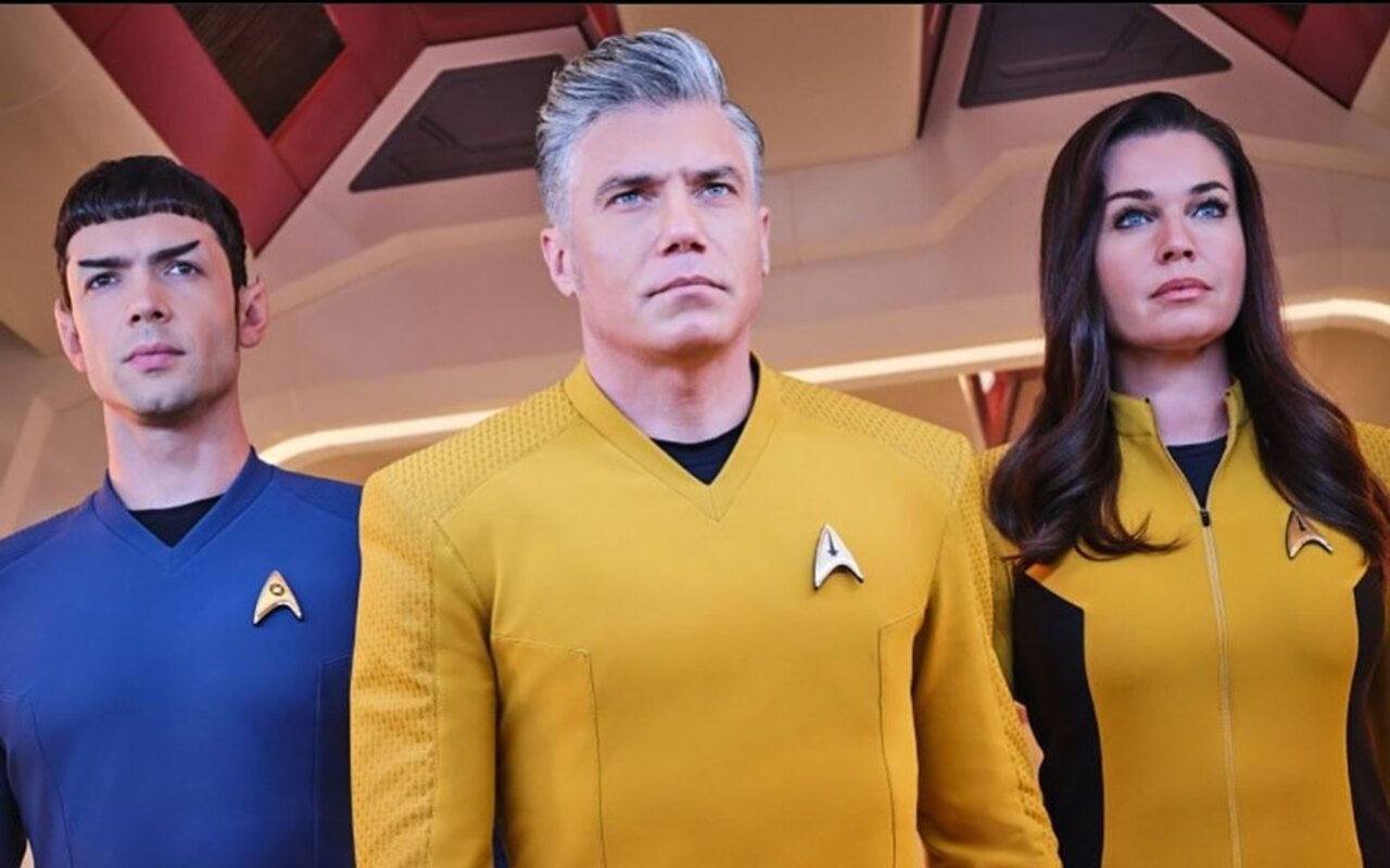 'Star Trek: Strange New Worlds' Cast Attend London Comic Con as Their Holographic Shelves