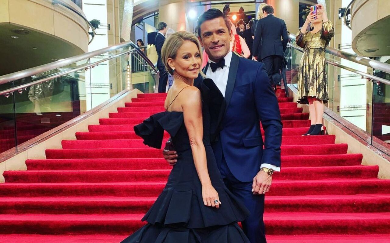Kelly Ripa and Husband Mark Consuelos Rule Out Wedding Vow Renewal, Call It 'Pre-Divorce'