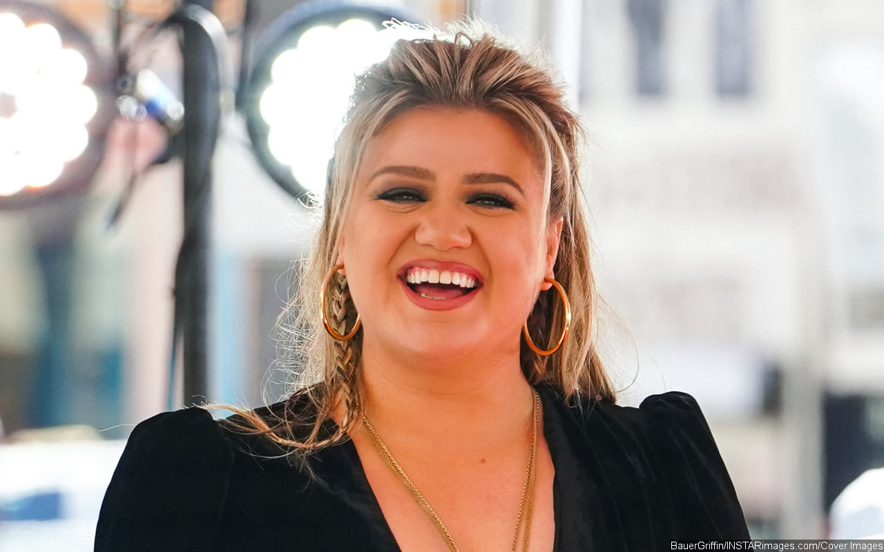 Kelly Clarkson Fears Having New Boyfriend Would Be 'Confusing' for Her Children