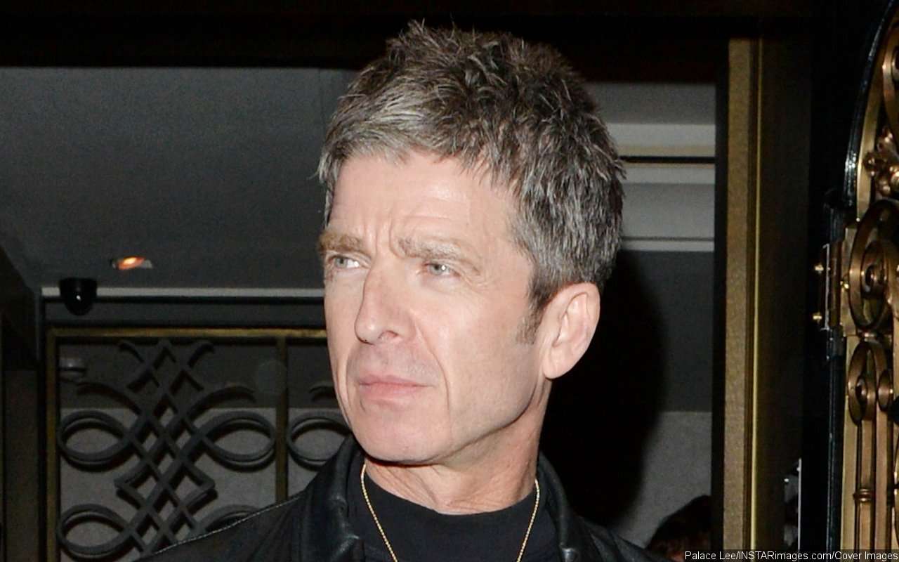 Noel Gallagher Hates Playing at Big Arena, Isn't 'Cut Out' to Wow Crowd Like Bono and Chris Martin